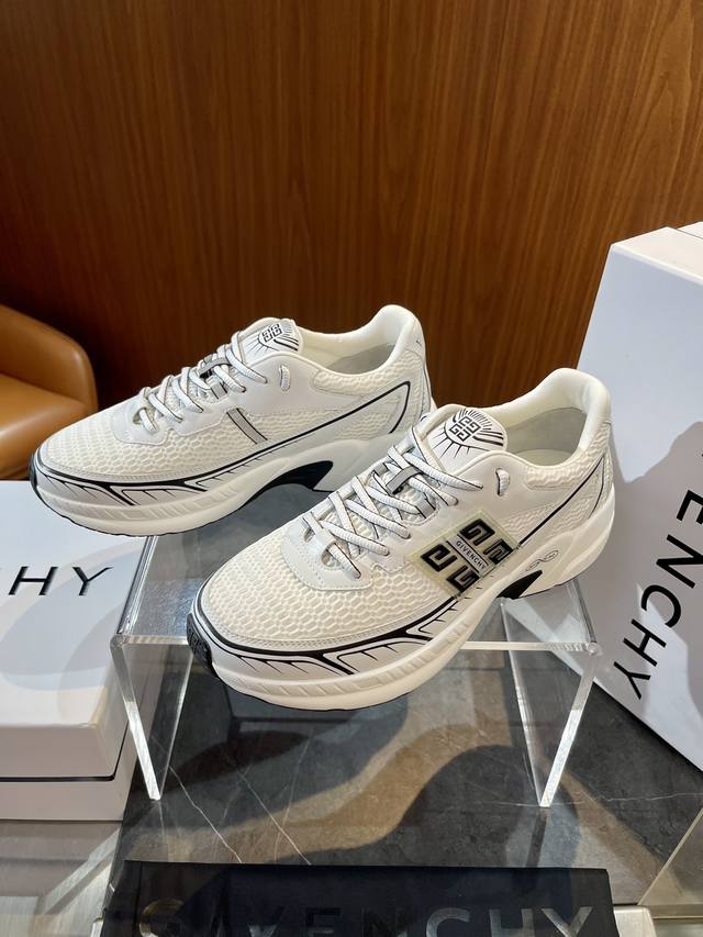 Giv纪梵nfnty-52 新品运动鞋 Size；39~44 38.45定制 奢华与科技的完美搭配 当奢华与科技碰撞，时尚界便迎来了全新的传奇 Given＊推出